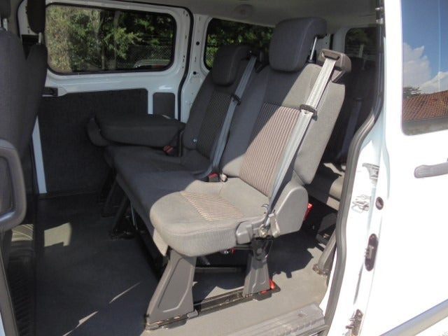 Hvid Ford Transit Custom Kombi 310 L2 fra 2018 set indefra