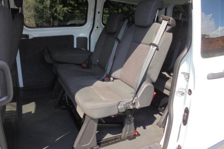 Hvid Ford Transit Custom Kombi 310 L2 fra 2018 set indefra