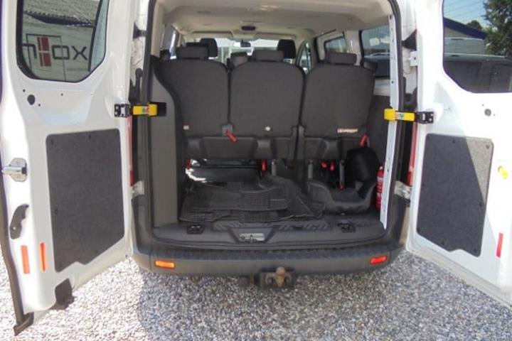 Hvid Ford Transit Custom Kombi 310 L2 fra 2018 set indefra