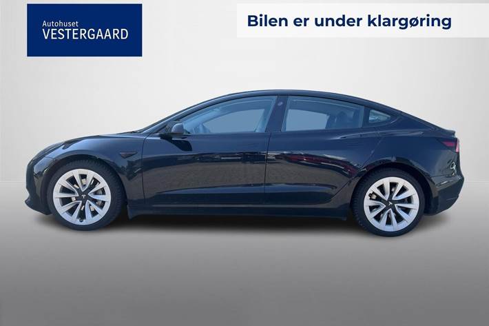 Sort Tesla Model 3 fra 2022