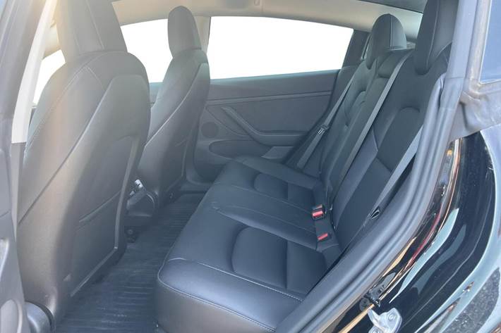 Sort Tesla Model 3 fra 2022