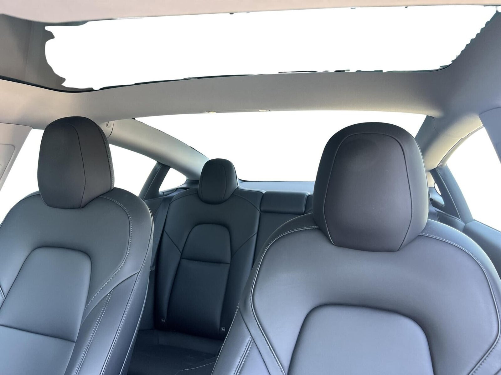 Sort Tesla Model 3 fra 2022