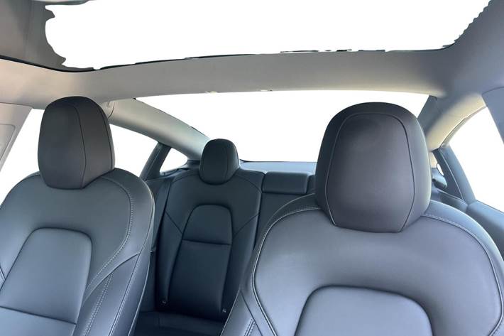 Sort Tesla Model 3 fra 2022