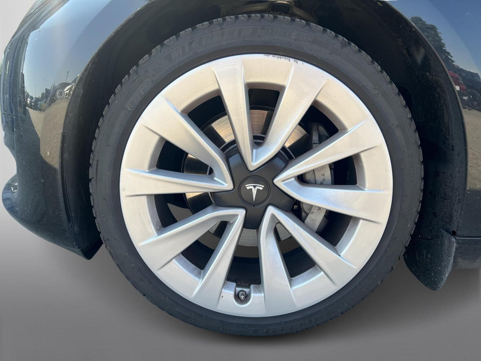 Sort Tesla Model 3 fra 2022