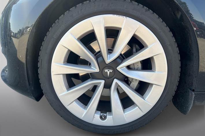 Sort Tesla Model 3 fra 2022