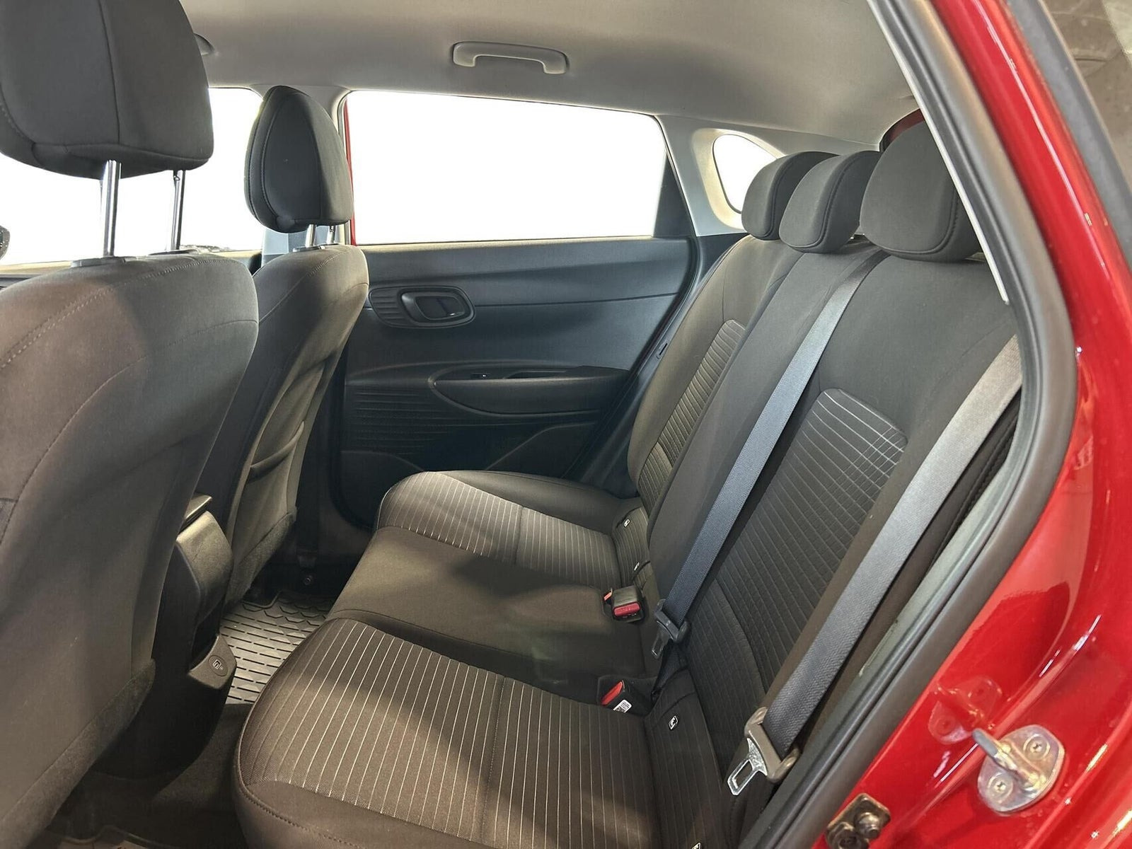 Rød Hyundai i20 fra 2022
