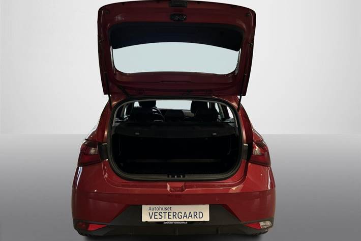 Rød Hyundai i20 fra 2022