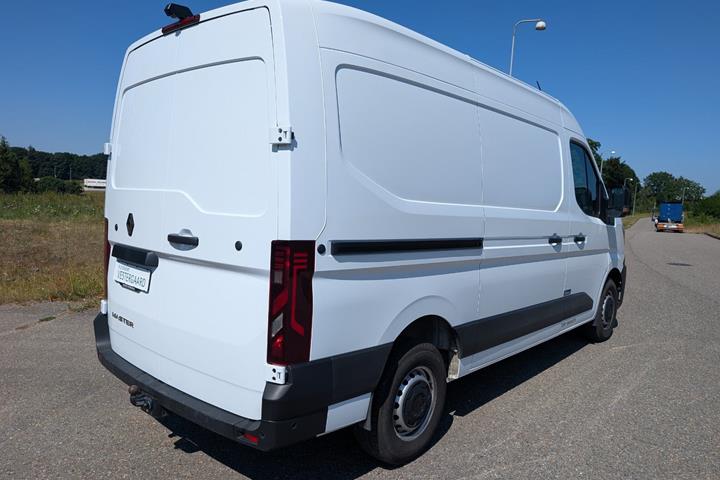 Hvid Renault Master V T33 fra 2025