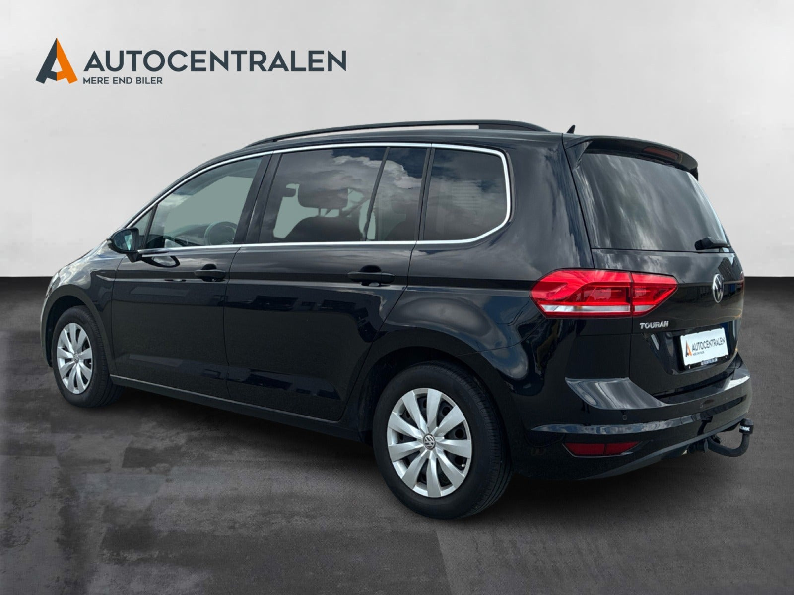 Sort VW Touran fra 2021