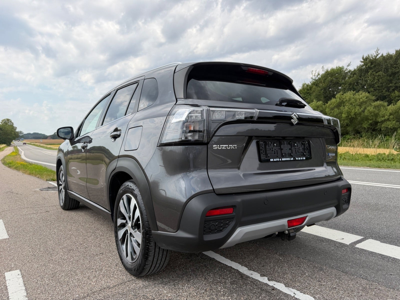 Grå Suzuki S-Cross fra 2024