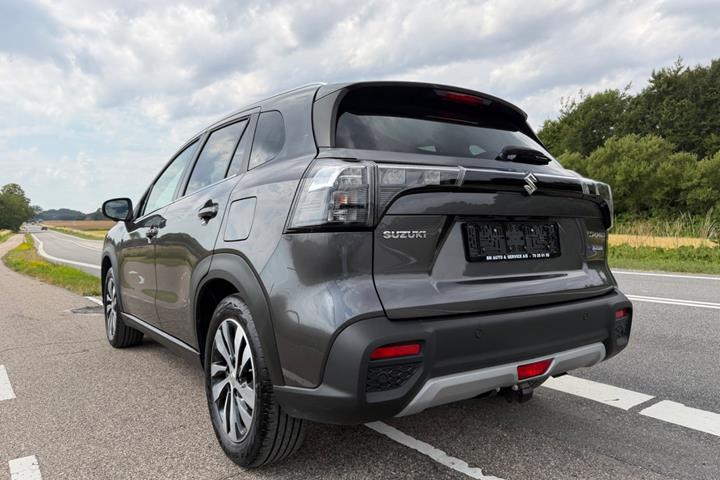 Grå Suzuki S-Cross fra 2024