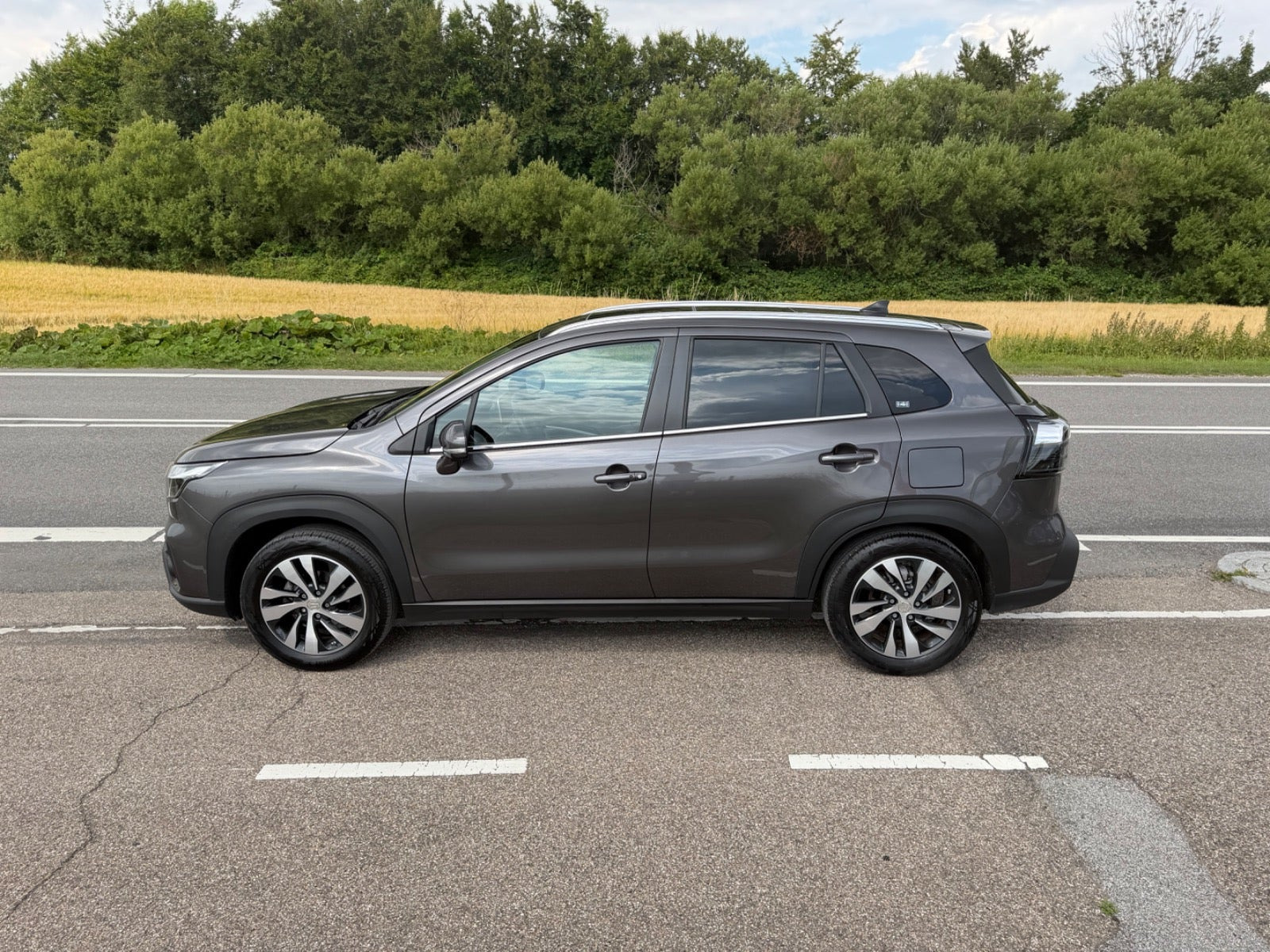 Grå Suzuki S-Cross fra 2024