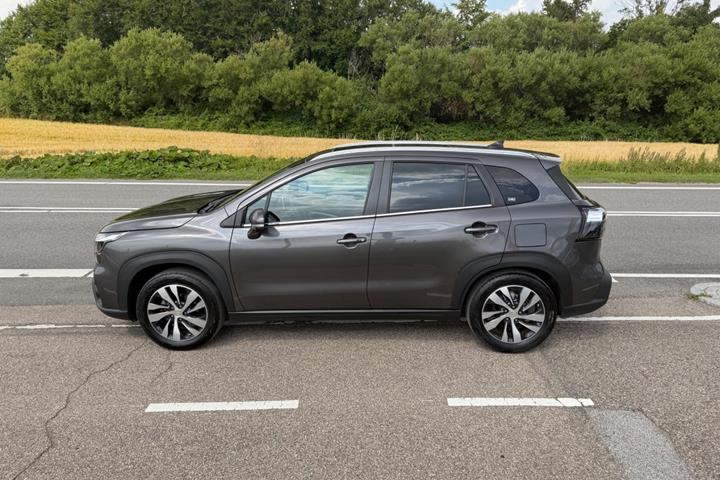 Grå Suzuki S-Cross fra 2024