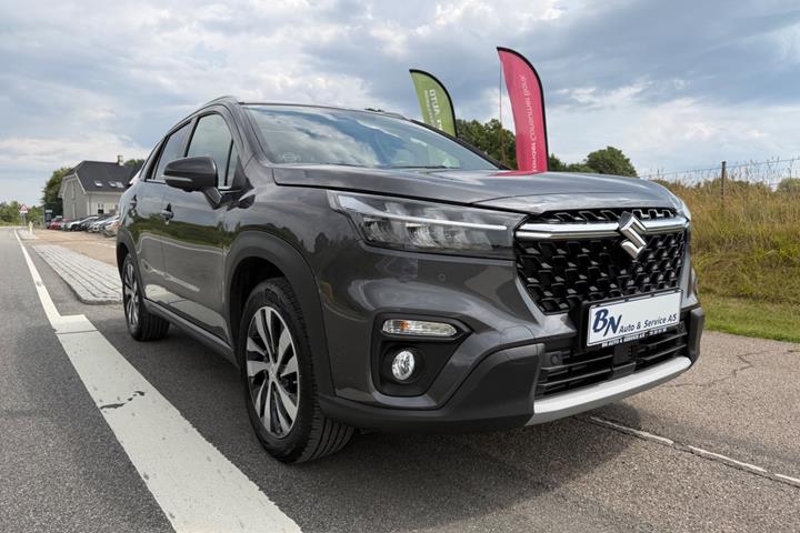 Grå Suzuki S-Cross fra 2024