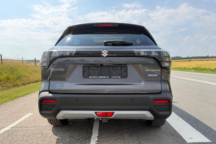 Grå Suzuki S-Cross fra 2024