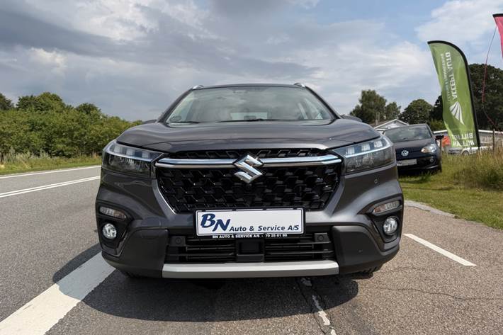 Grå Suzuki S-Cross fra 2024