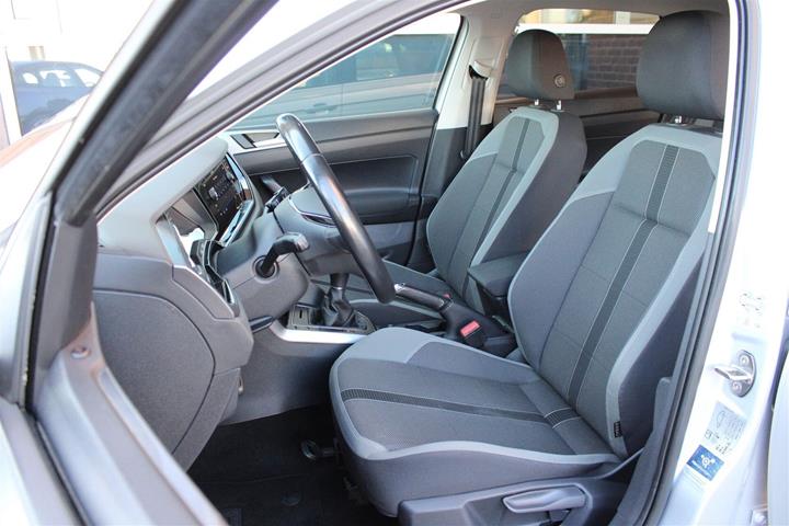 Sølv VW Polo fra 2019