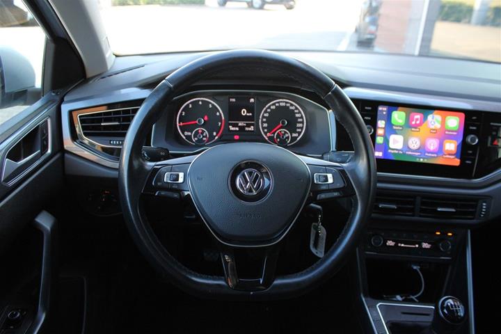 Sølv VW Polo fra 2019