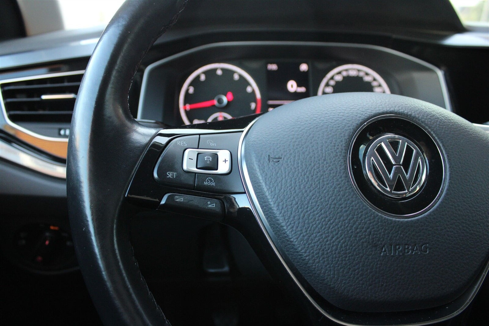 Sølv VW Polo fra 2019
