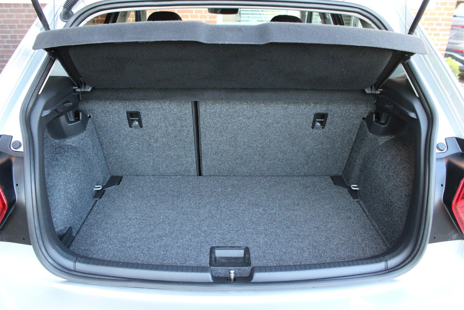 Sølv VW Polo fra 2019