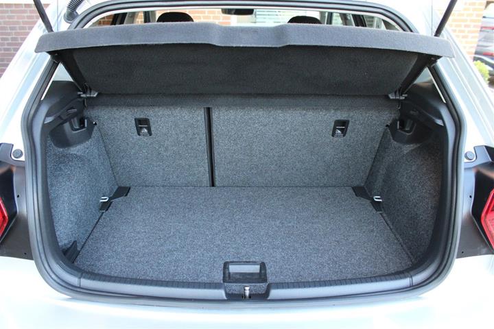 Sølv VW Polo fra 2019