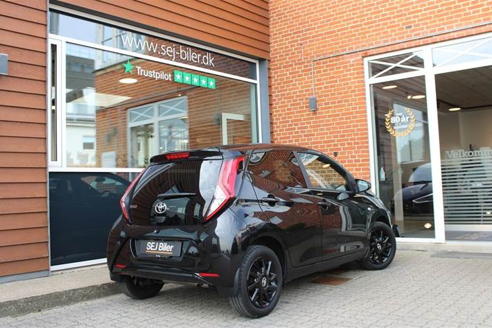 Sort Toyota Aygo fra 2021