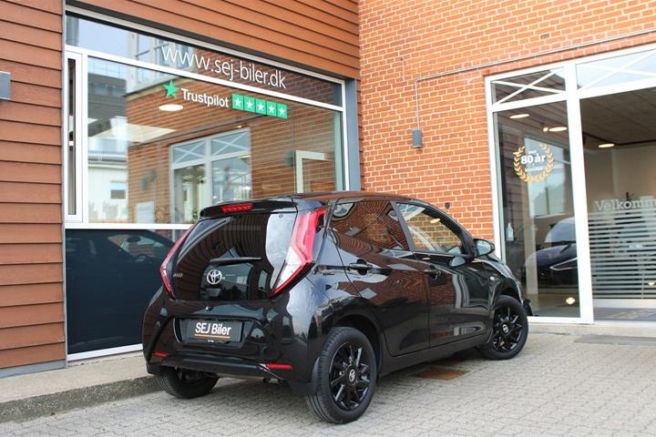 Sort Toyota Aygo fra 2021