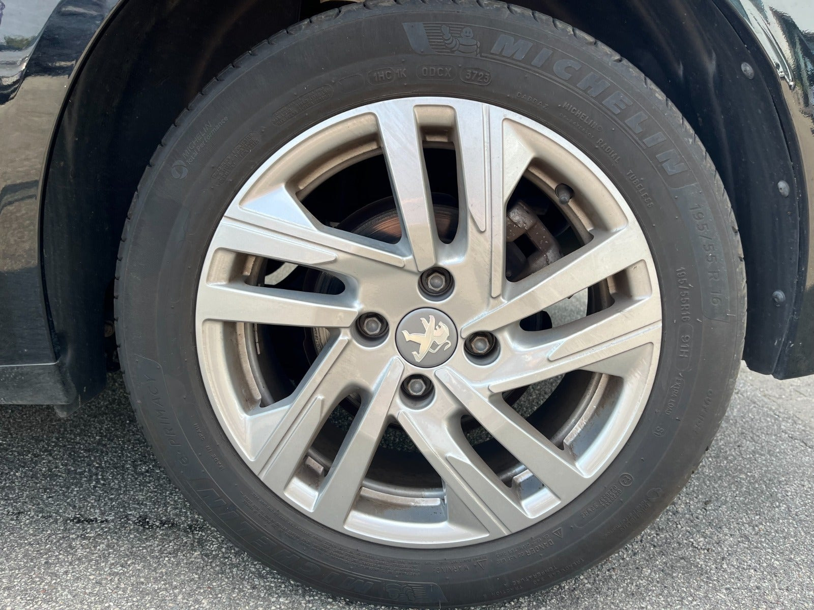 Sort Peugeot 208 fra 2024