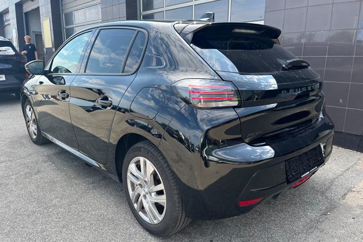 Sort Peugeot 208 fra 2024