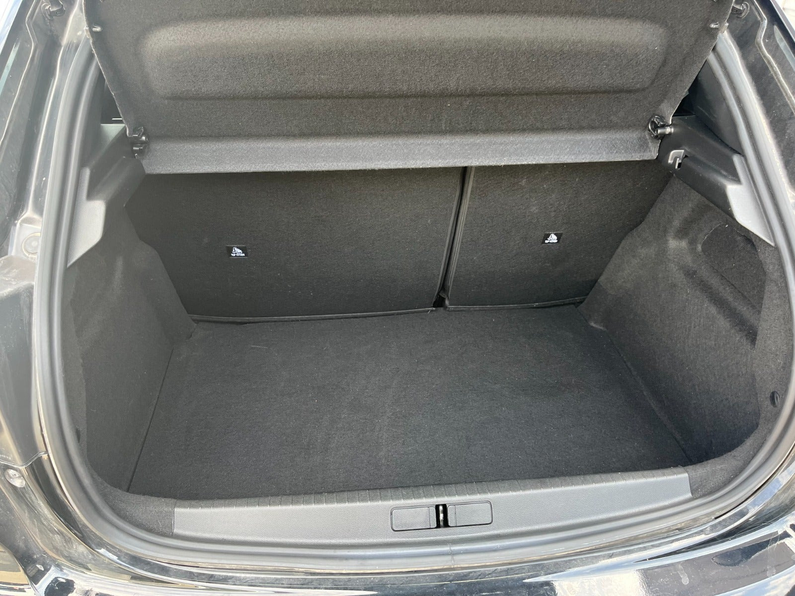 Sort Peugeot 208 fra 2024