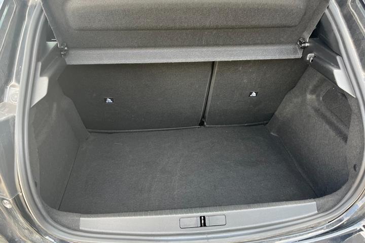 Sort Peugeot 208 fra 2024
