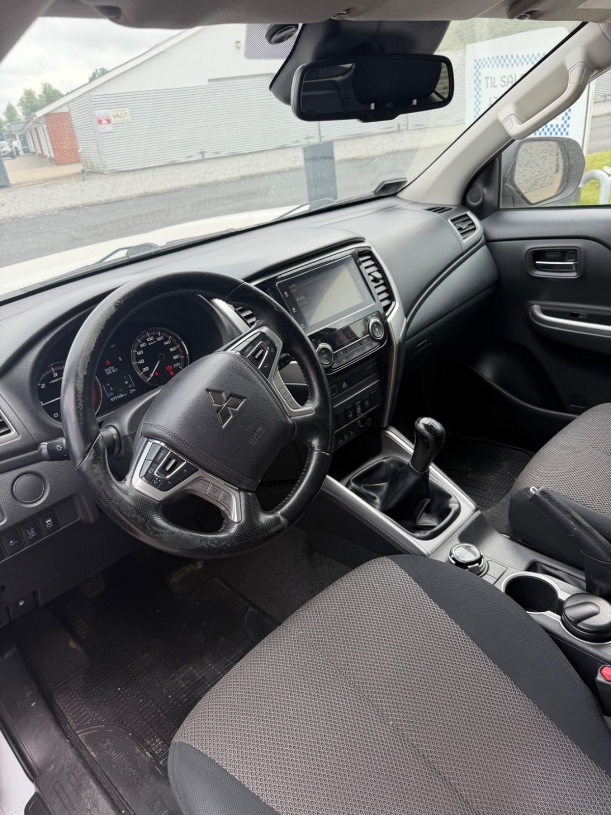 Hvid Mitsubishi L200 fra 2020