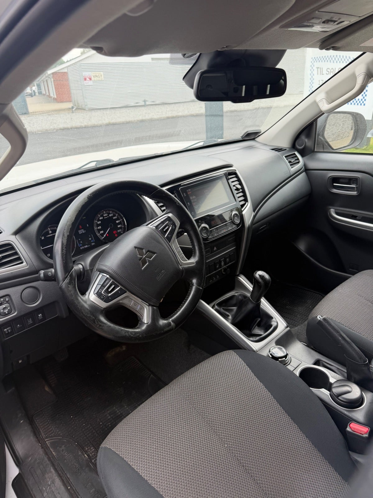 Hvid Mitsubishi L200 fra 2020