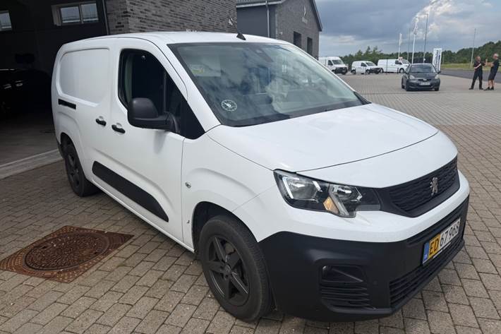 Hvid Peugeot Partner fra 2021