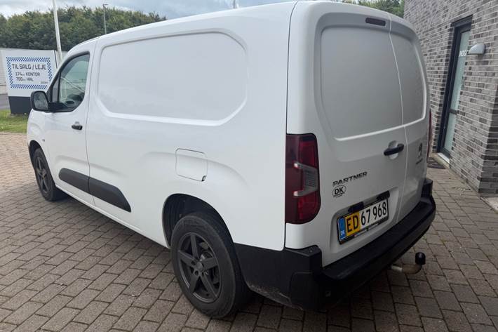 Hvid Peugeot Partner fra 2021
