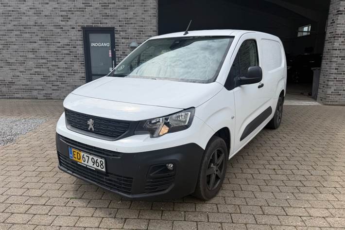 Hvid Peugeot Partner fra 2021