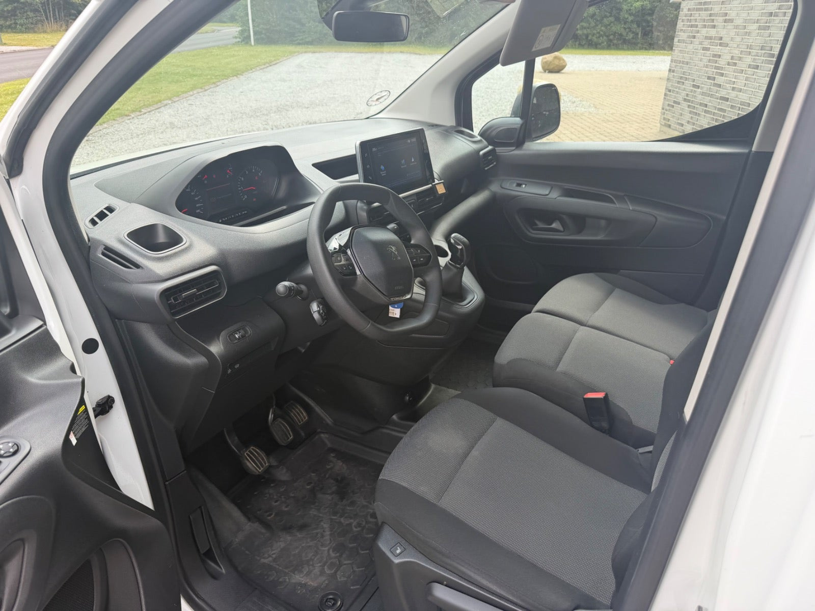 Hvid Peugeot Partner fra 2021