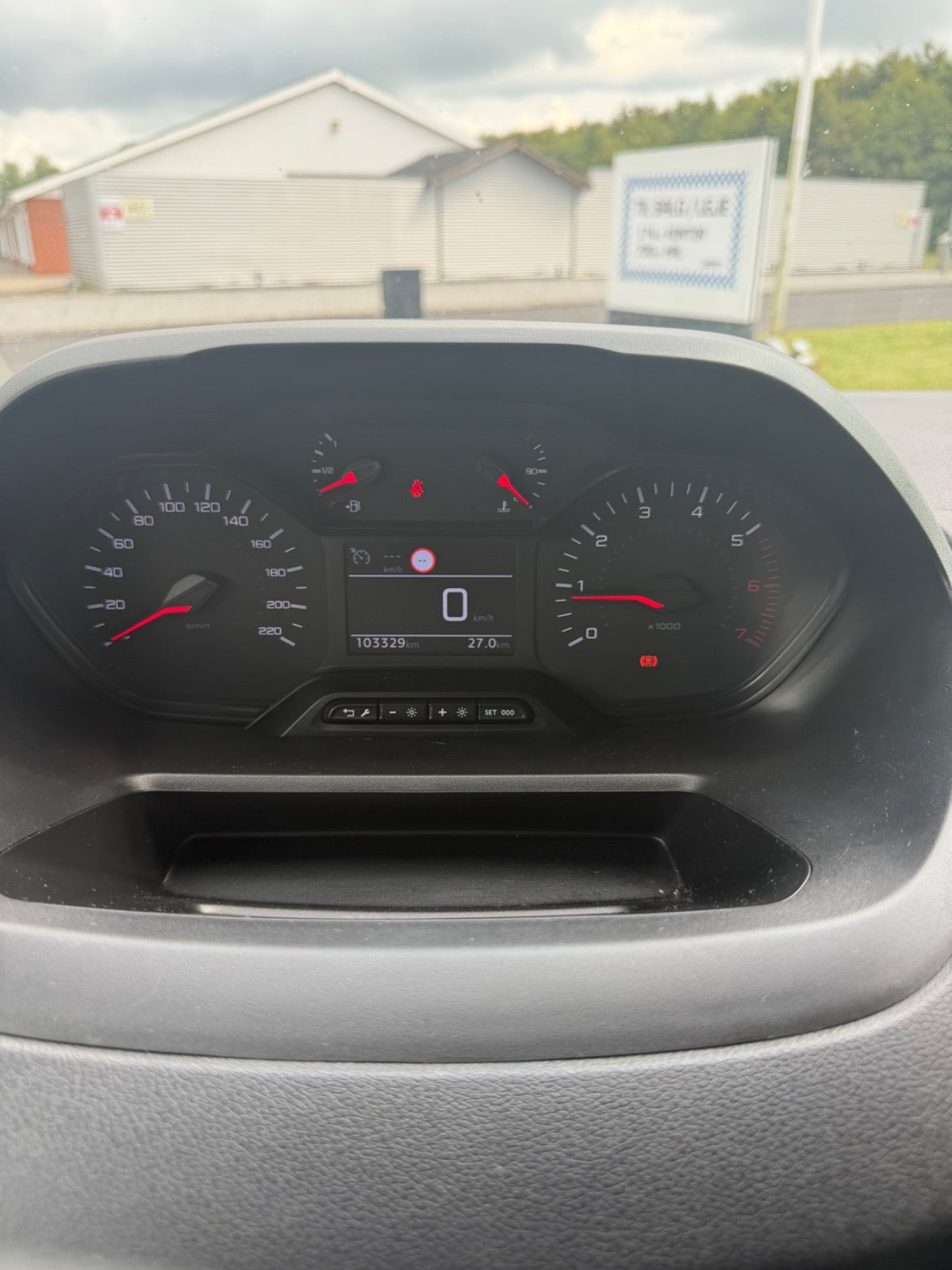 Hvid Peugeot Partner fra 2021