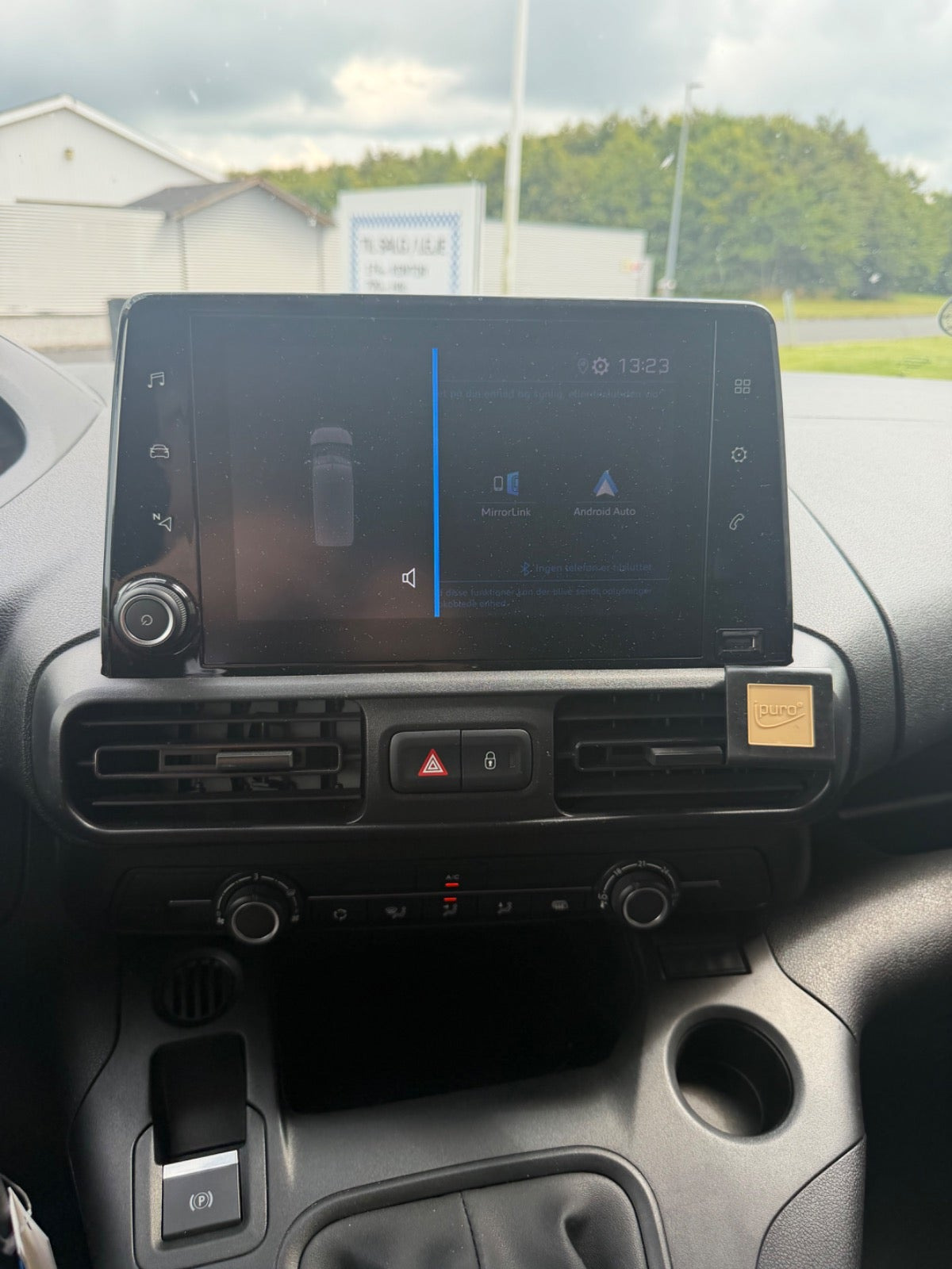 Hvid Peugeot Partner fra 2021