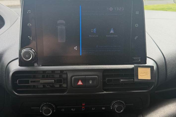 Hvid Peugeot Partner fra 2021