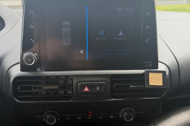 Hvid Peugeot Partner fra 2021