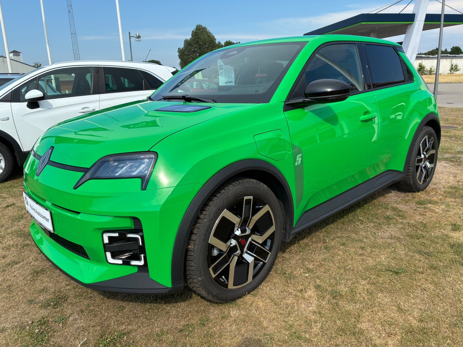 Grøn Renault 5 E-Tech fra 2025