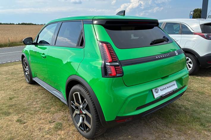 Grøn Renault 5 E-Tech fra 2025