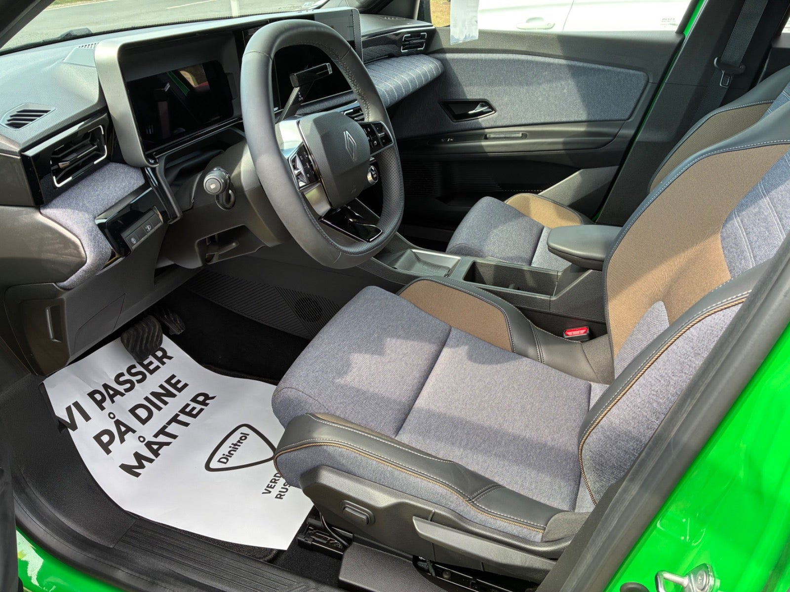 Grøn Renault 5 E-Tech fra 2025