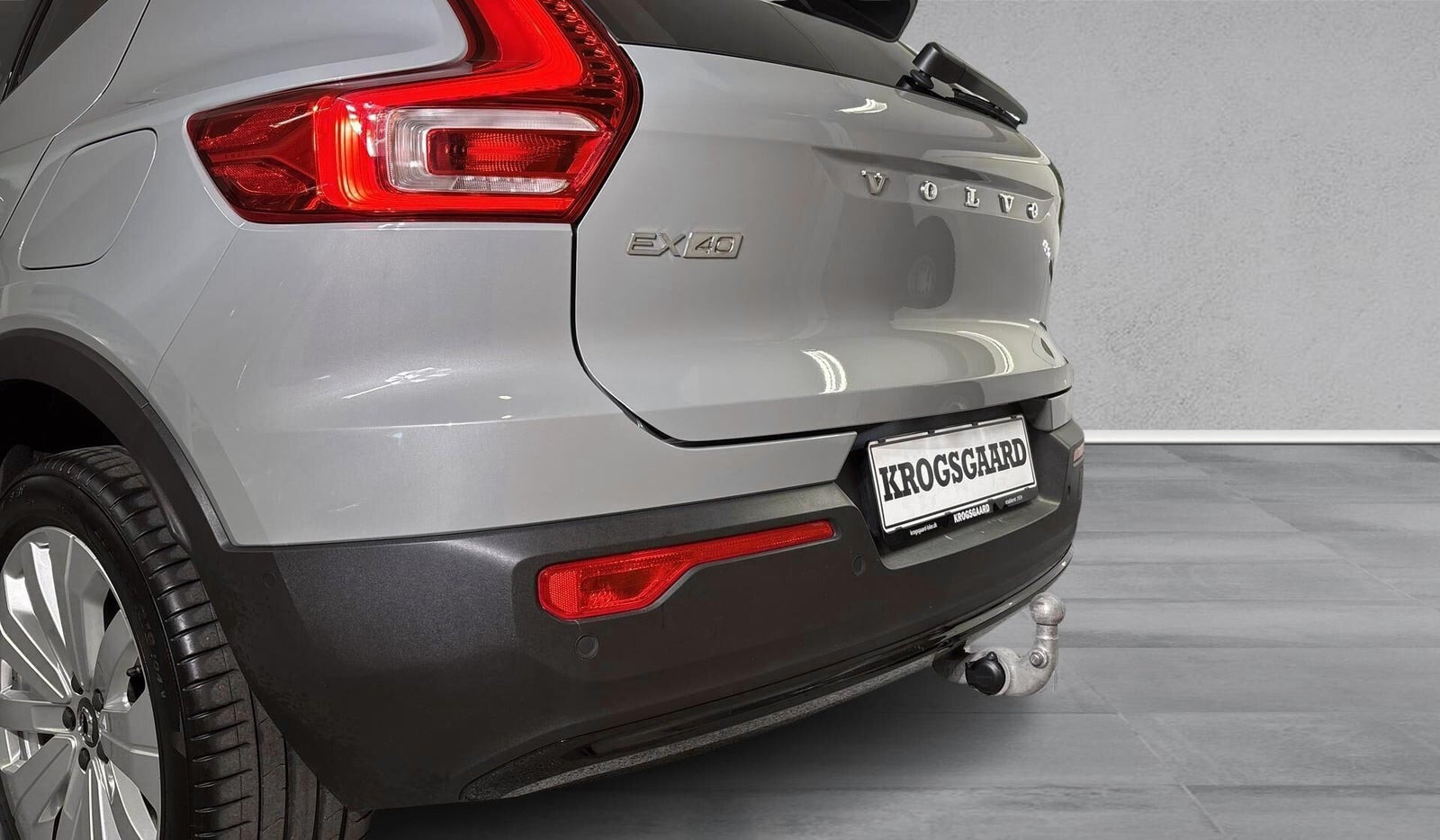 Grå Volvo EX40 fra 2025