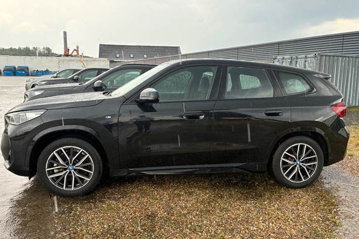 Sort BMW iX1 fra 2023