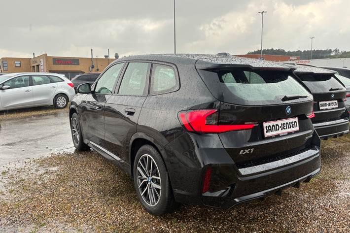 Sort BMW iX1 fra 2023