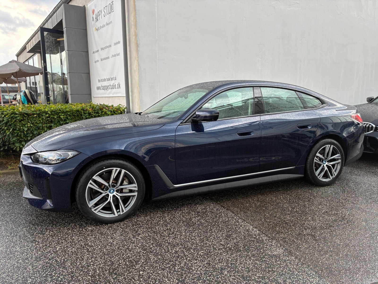 Blå BMW i4 fra 2024