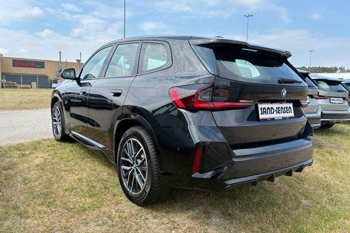 Sort BMW iX1 fra 2024