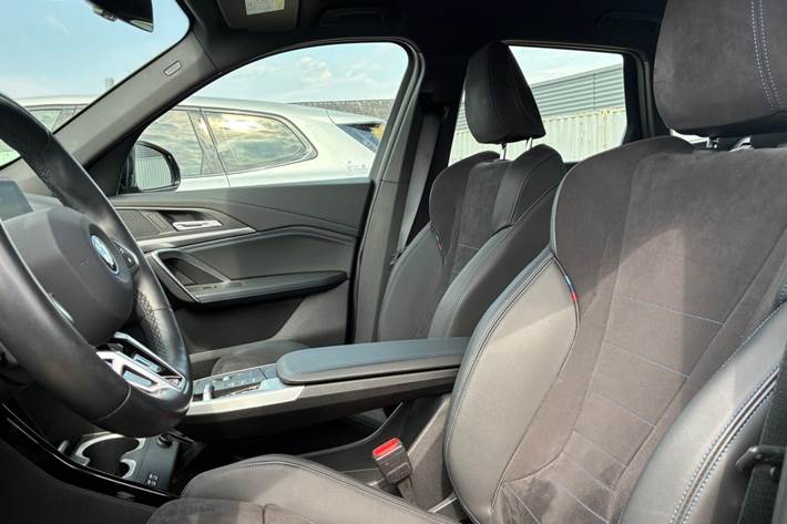 Sort BMW iX1 fra 2024